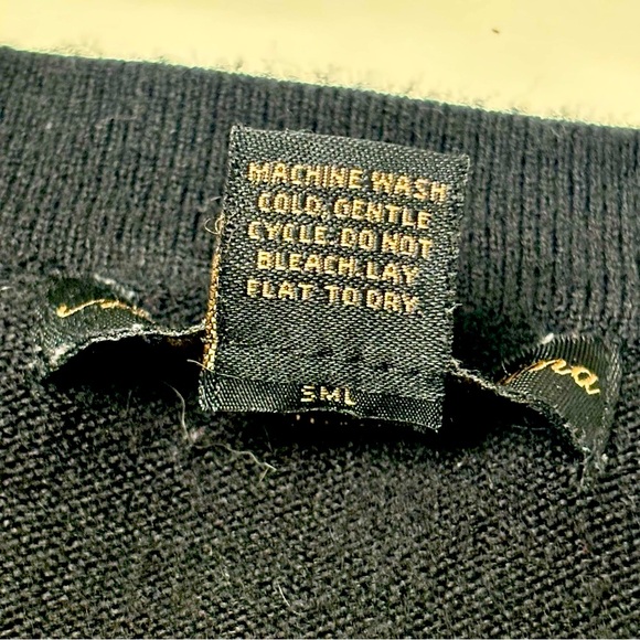 Black Womens V-Neck Sweater with Rosettes 1X EUC - Picture 14 of 16